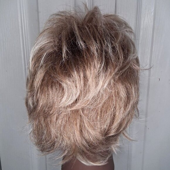 Wigyy Blonde Brown Ombre Wig Short Pixie Cut Synthetic Wig Bangs Daily Wear NEW - Picture 5 of 10